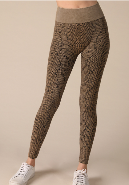 Kiss My Boa Leggings